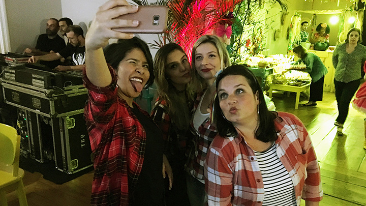 Thais Alves, Camila e Barbara Ferrucci, da Binder, com Dianne Di Celio (Colab) não resistiram a uma selfie.