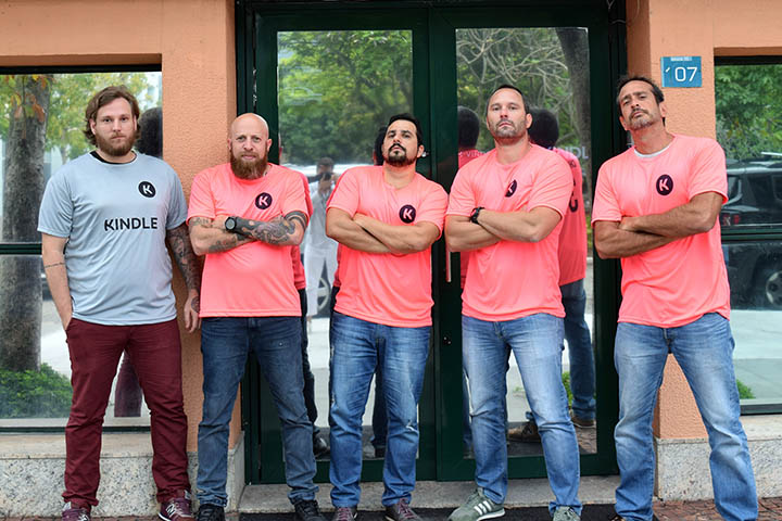 Olha o tamanho e a marra dos caras do time da Kindle: Rafael, Hugo, Dudu, Bruno Magalhães e Bruno Chamma.