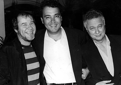 Duda Mendonça, Nizan Guanaes e Domingos Logullo comemoram a nova DM-9, em 1989.