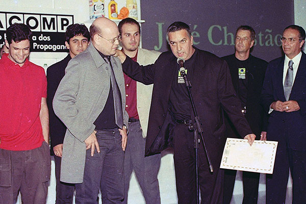 José Christão e Marcos Silveira na festa do Prêmio Colunistas Rio 2000.