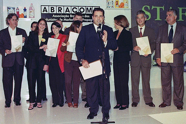 Cahique Equi e turma da Staff na festa do Prêmio Colunistas Rio 2000.