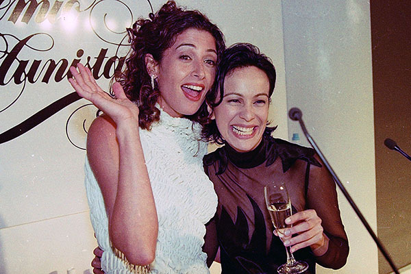 Vanessa Nunes e Priscila Franco na festa do Prêmio Colunistas Rio 2000.