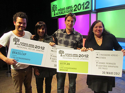 O diretor de arte Luter Filho, a mídia Ana Paula Cardoso, o redator Eduardo Salles e a mídia Leila Cardoso.