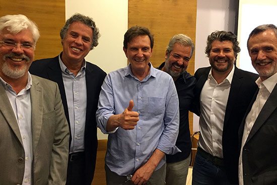 Marcelo Crivella, Eduardo Moncalvo (Sinapro-RJ), Gustavo Oliveira (ABAP-Rio), Thomaz Naves (ABMN), Álvaro Rodrigues (ABP) e Marcio Ehrlich (secretário do Fórum Rio)