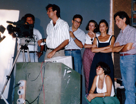 José Alvarenga, Sérgio Cardoso, Mônica Maligo, Lia Renha, Antônio Bonfim e, agachada, Jackie Motta.