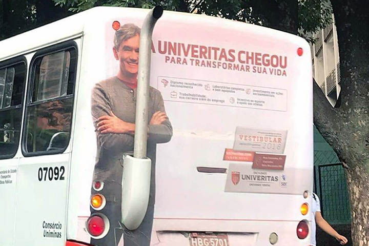O busdoor da Agência Um para Univeritas com Serginho Groisman