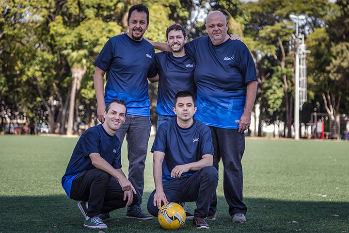 A equipe da Rádio SRzd de São Paulo: Douglas Araújo, Maurício Capela, Paulo Massini, Raul Machado e Marcelo Gomes.