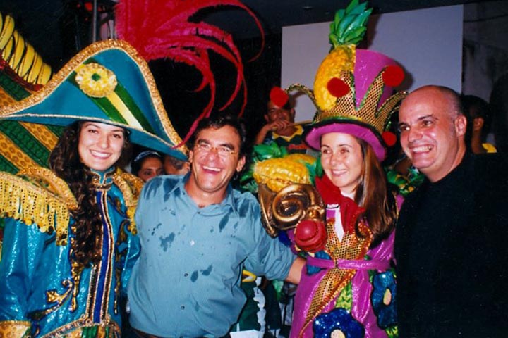 Nos tempos em que a relação de Marcelo Gorodicht (à direita) com Eduardo Fischer era só festa na Fischer América Rio.
