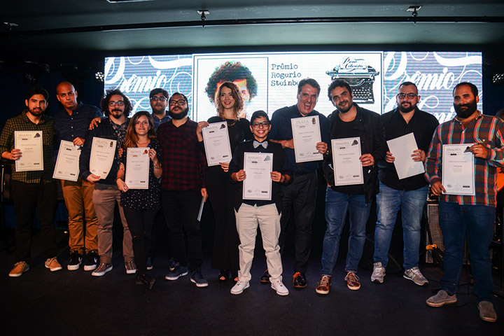 Os criativos ganhadores do Prêmio Rogerio Steinberg 2017 recebem seus diplomas na festa do Colunistas Rio.