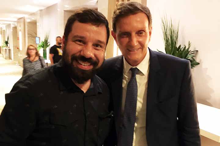 Daniel Pereira, jornalista e chefe da comunicação da Prefeitura do Rio, e o prefeito Marcelo Crivella