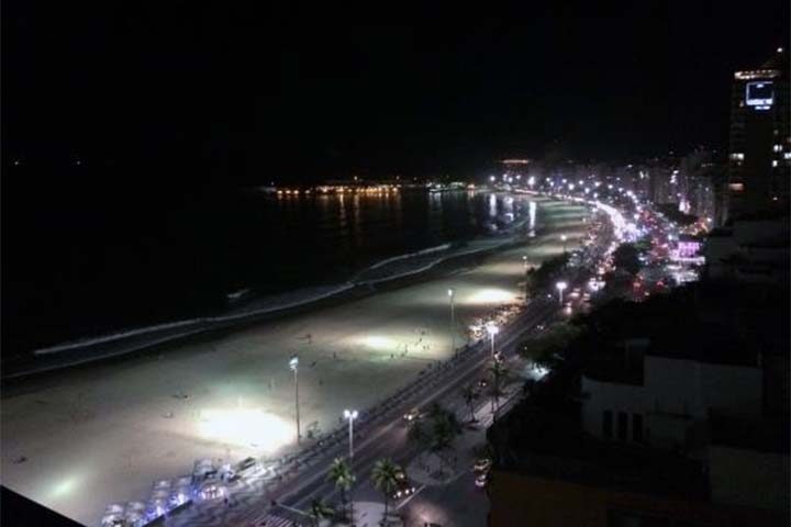 Praia de Copacabana Vazia - Noite