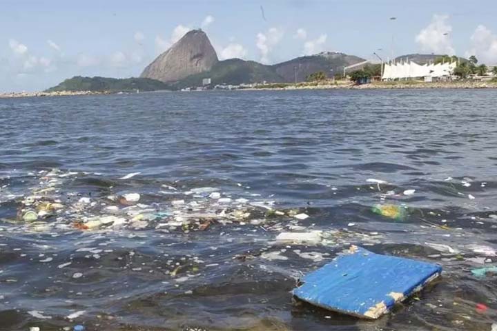 Baia de Guanabara poluída