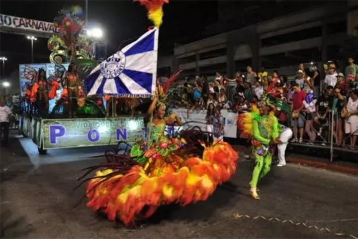 Desfile de Carnaval na Estrada Intendente Magalhães - 2020
