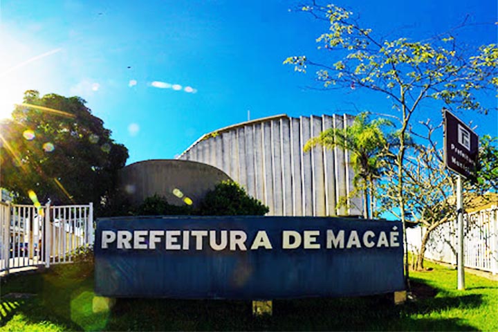 Prefeitura de Macaé - Placa (Foto Rui Porto Filho)